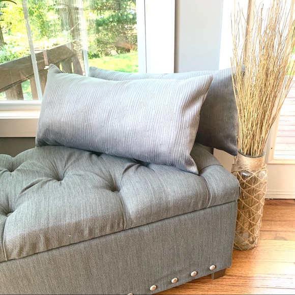 BRAND NEW set of 2 super chic pillows - Picture 5 of 7